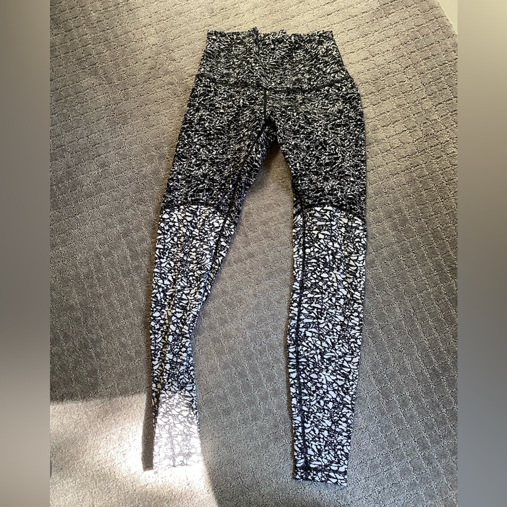 Women's lululemon black and white full length high rise leggings size 10